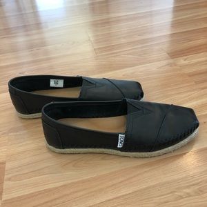 TOMS Classic Leather Espadrille slip-on